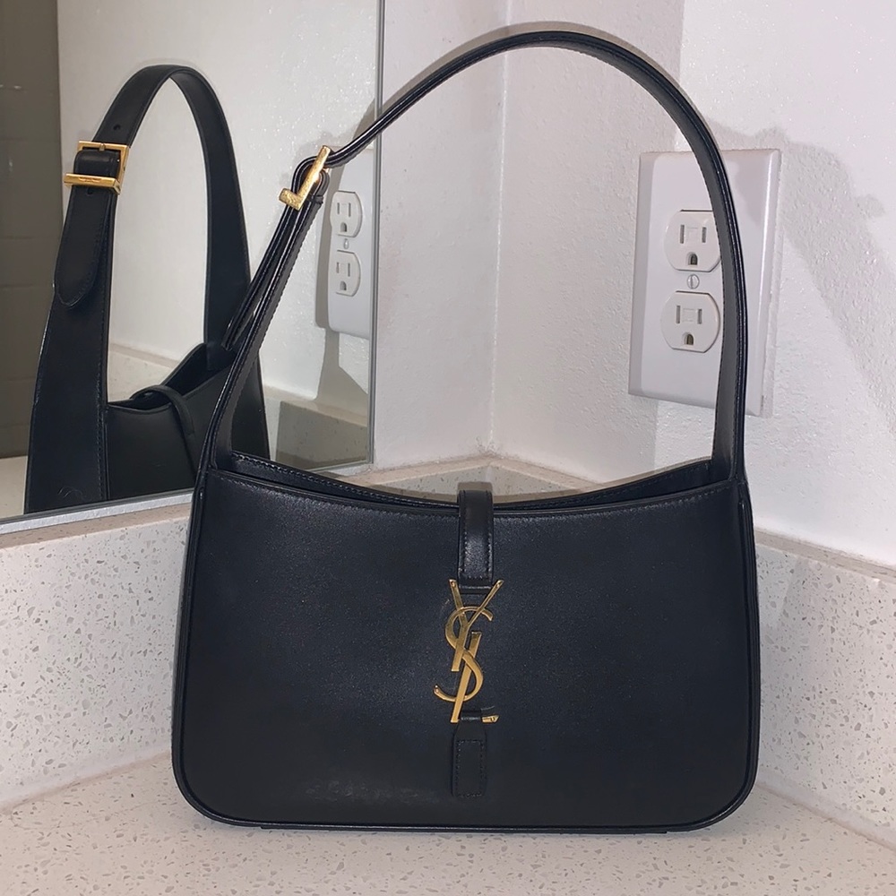 Saint Laurent YSL Le 5 à 7 Leather Hobo in Nero - Picture 3 of 12